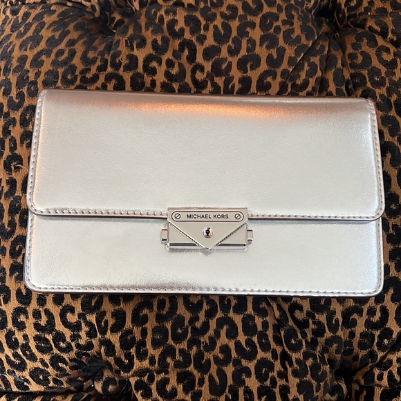 MICHAEL KORS SHINY SILVER CECE CLUTCH CHAIN INCLUDED!!!!! - Picture 4 of 17
